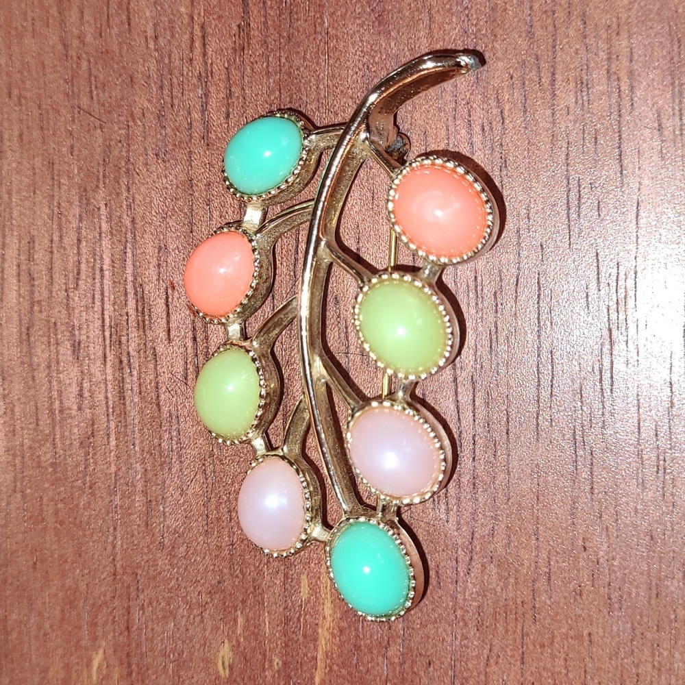 Vintage 1973 Sarah Coventry Candy Land Gold-tone Lucite Pastel Cabochon Brooch - Picture 3 of 8